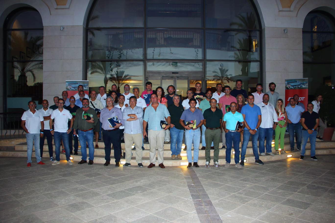 foto grupal de asistentes a la jornada técnica de agricultores de brandt